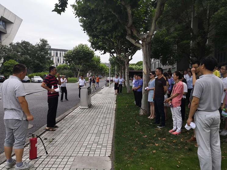 公司师生学习消防器材操作训练流程及消防知识